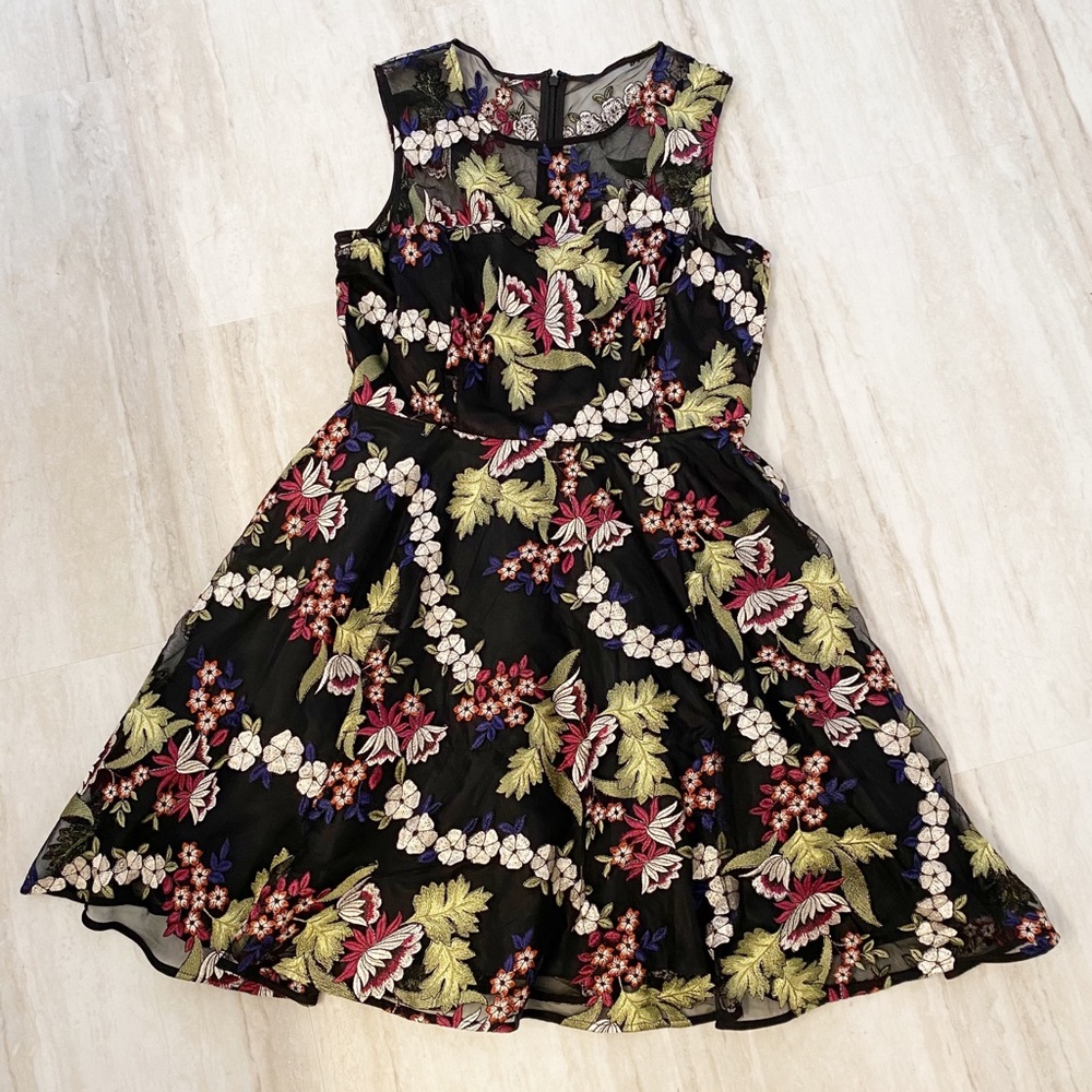 Tahari Size12 Embroidered Mesh Floral Dress Fit and Flare